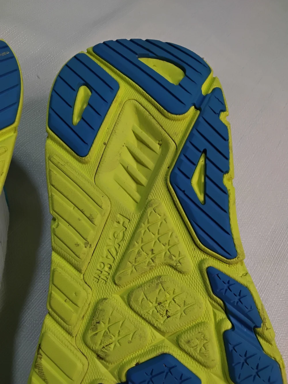 HOKA Arahi 6 Men’s Running Shoes — White & Blue Sz 12 2E.
